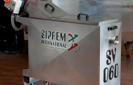 Сепаратор виноградных косточек — модель SV060 Сепараторы виноградных косточек, которые гарантируют эффективное отделение нежелательных твёрдых элементов от сусла.