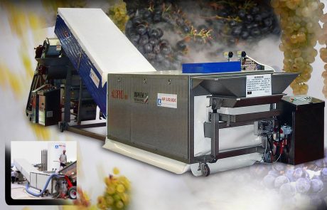 Итальянская технология ALCRYO100 — мгновенное охлаждение целой ягоды углекислотой (CO2 ) позволяет полностью остановить дикие дрожжи и окисление еще «на пороге» цеха. Итальянская технология ALCRYO100 - мгновенное охлаждение целой ягоды углекислотой (CO2 ) позволяет полностью остановить дикие дрожжи и окисление еще «на пороге» цеха.